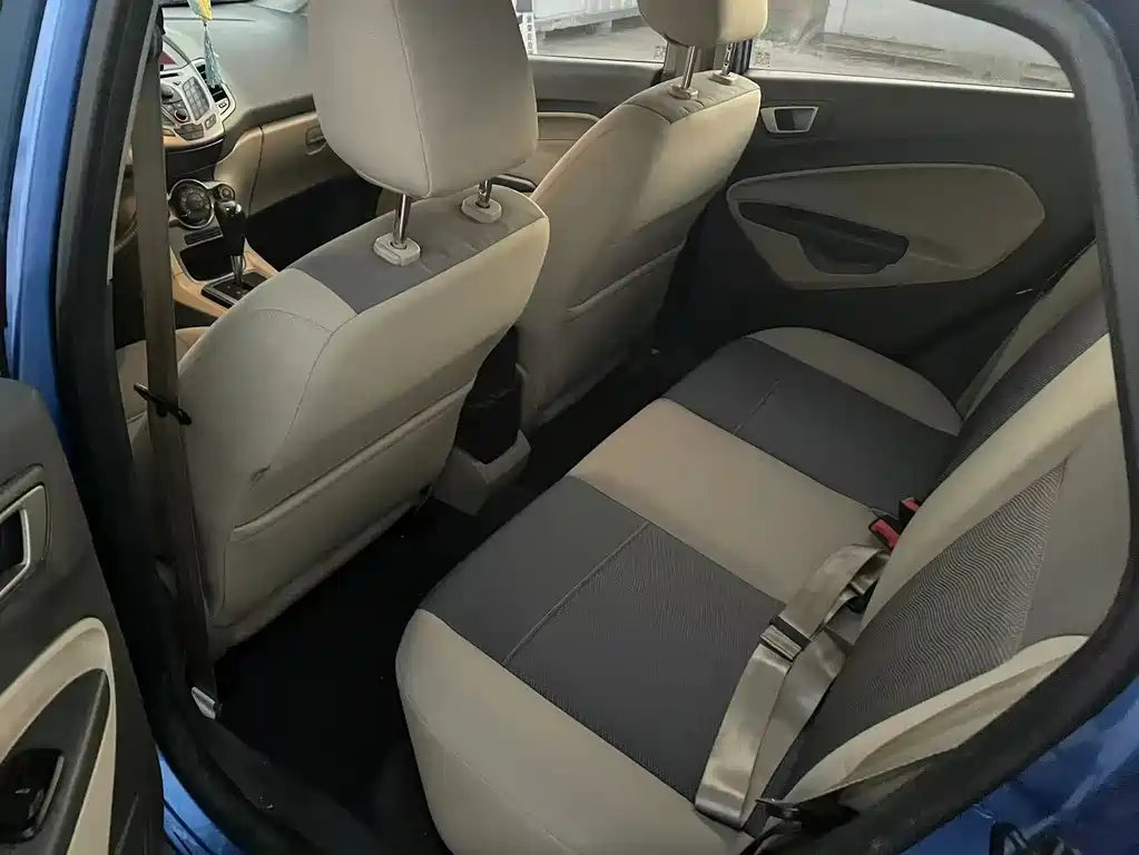 Ford Fiesta 2013 1.5L AT Fashion
