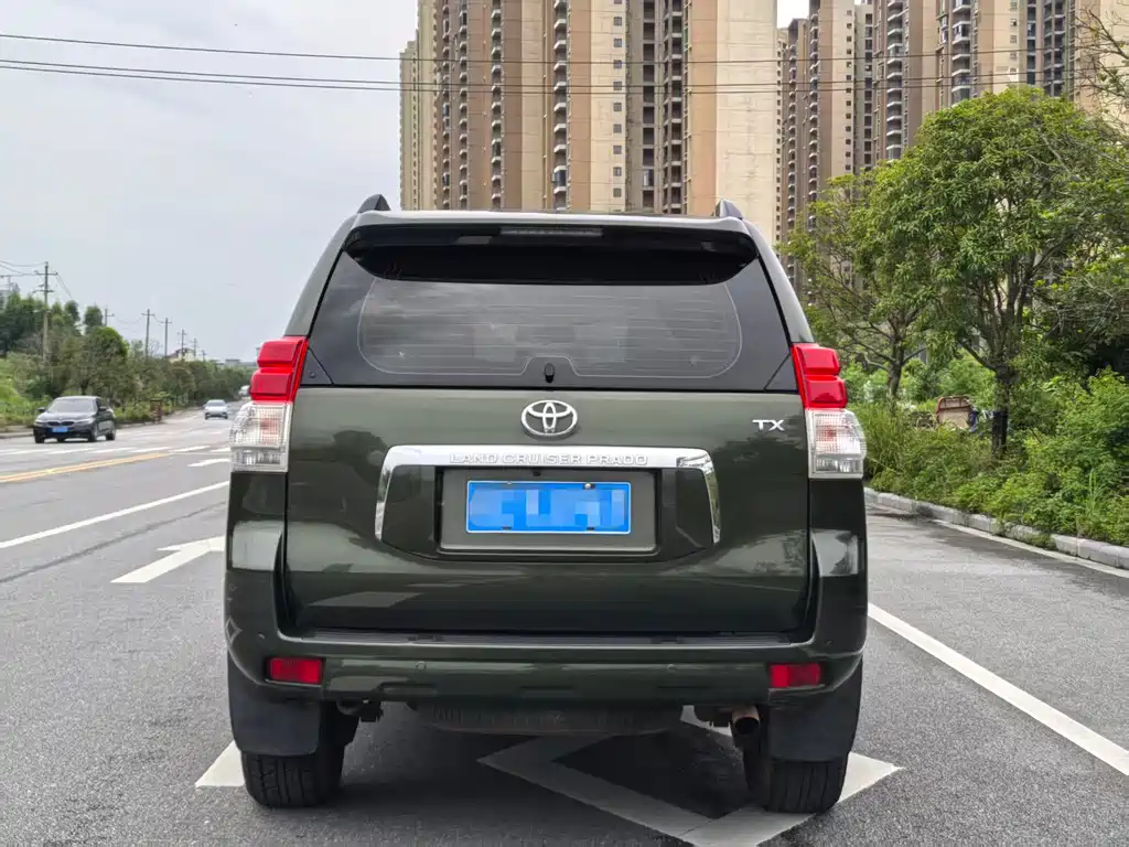 Toyota Land Cruiser Prado 2010 2.7L AT Luxury