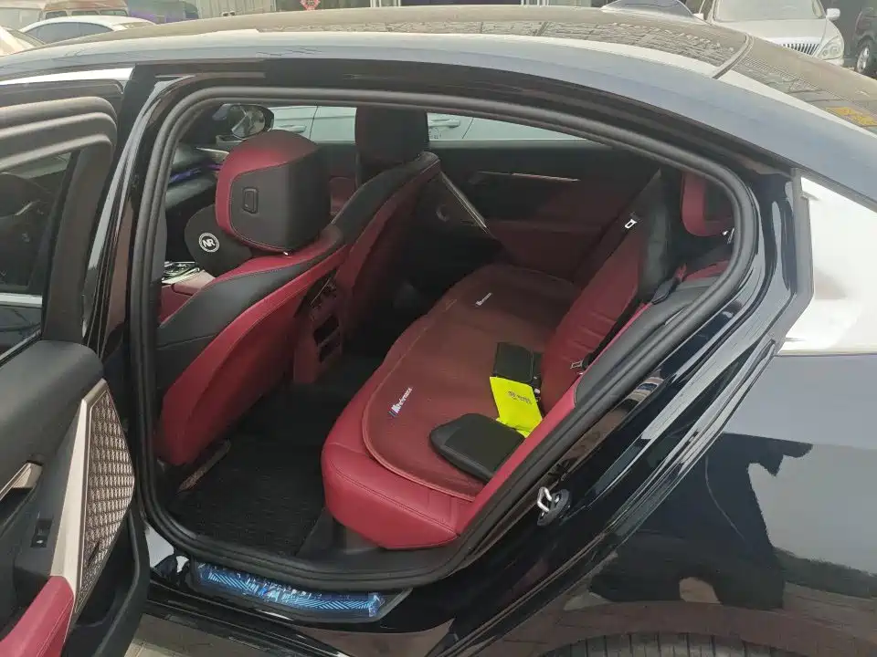 BMW 5 Series — миниатюра 3