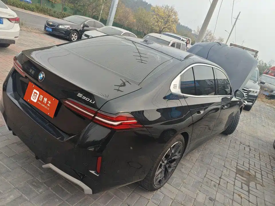 BMW 5 Series — миниатюра 4