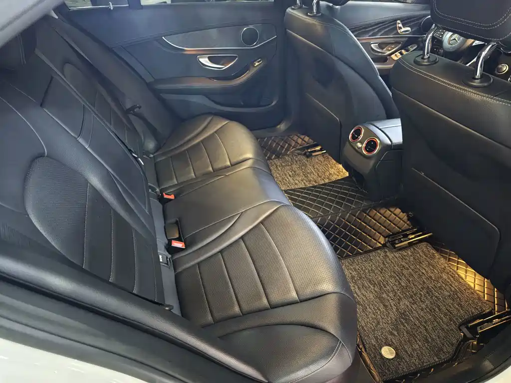 Mercedes-Benz C-Class — миниатюра 8