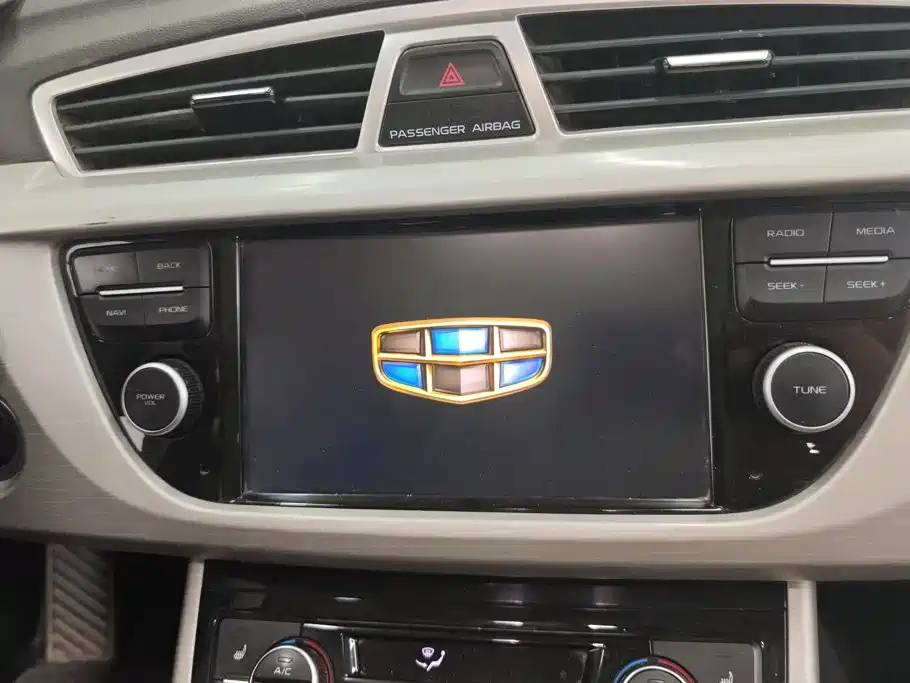 Geely Boyue — миниатюра 13