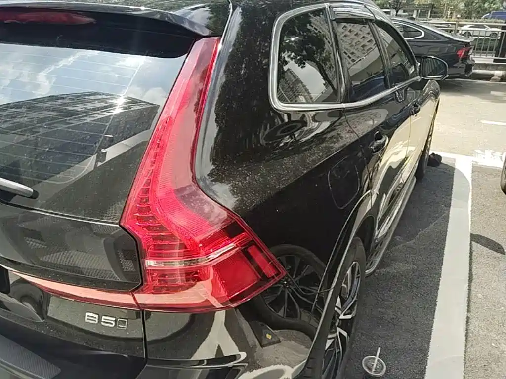 Volvo XC60 2025 B5 Luxury