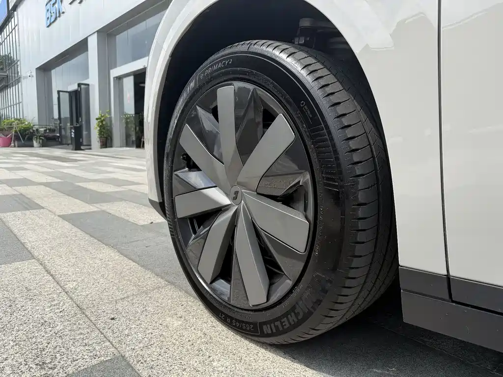 Li Auto i8 2025 Standard