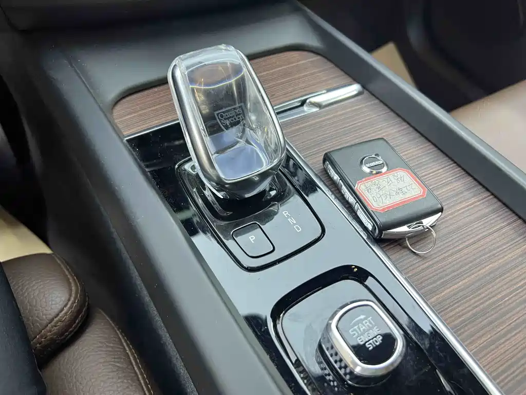 Volvo XC60 PHEV — миниатюра 18