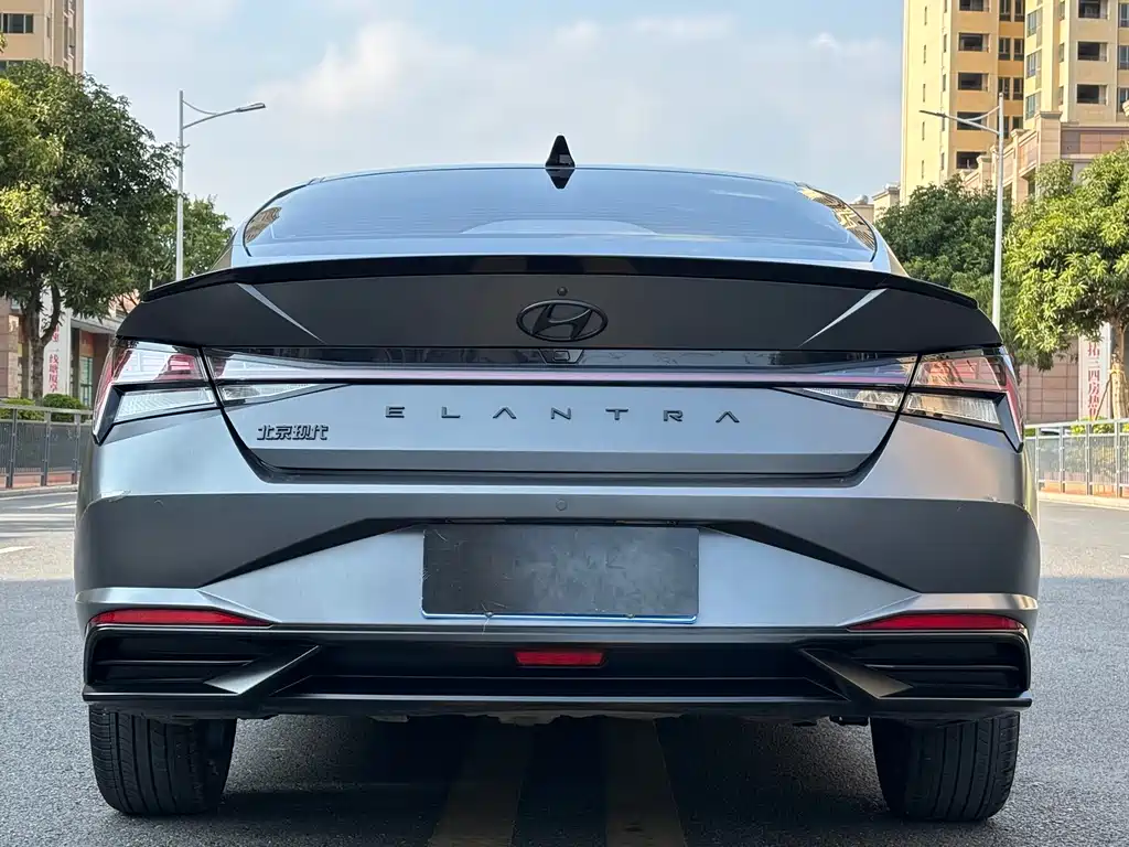 HYUNDAI ELANTRA
