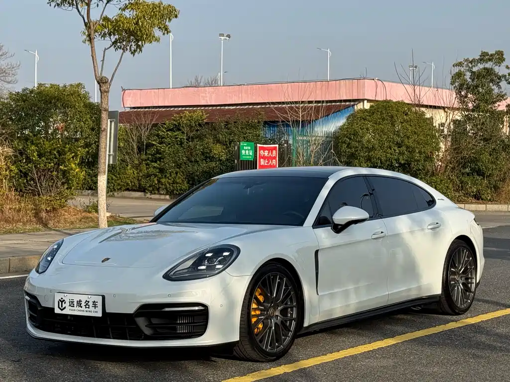 PORSCHE PANAMERA