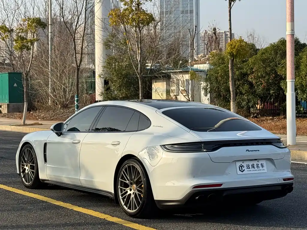 PORSCHE PANAMERA