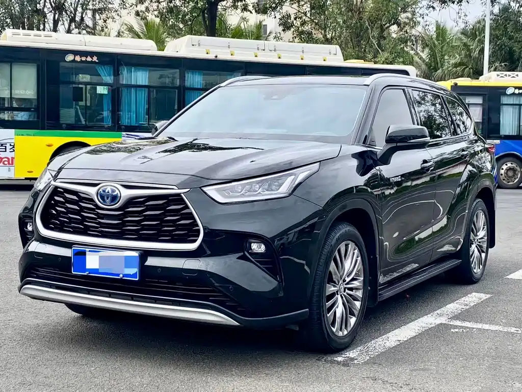 Toyota Highlander 2022 2.5L Luxury 7 мест
