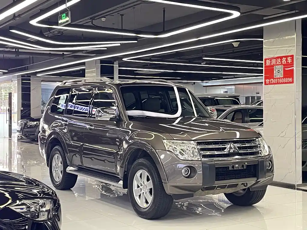 Mitsubishi Pajero (Import) — миниатюра 3