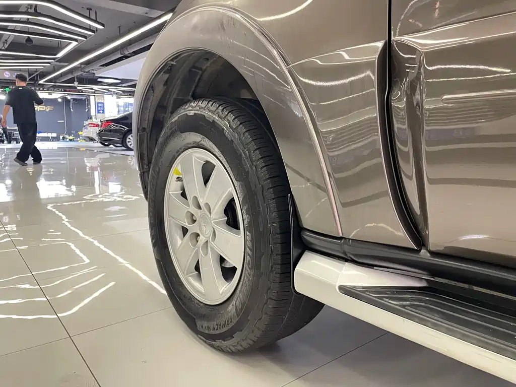 Mitsubishi Pajero (Import) — миниатюра 40