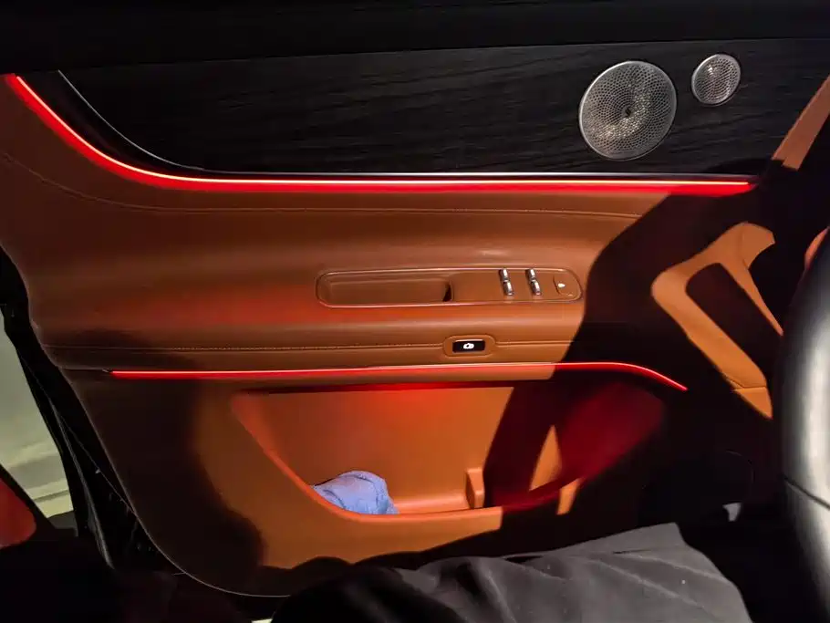 AITO ASK THE WORLD M9