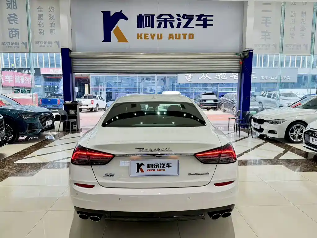 Maserati Quattroporte — миниатюра 12