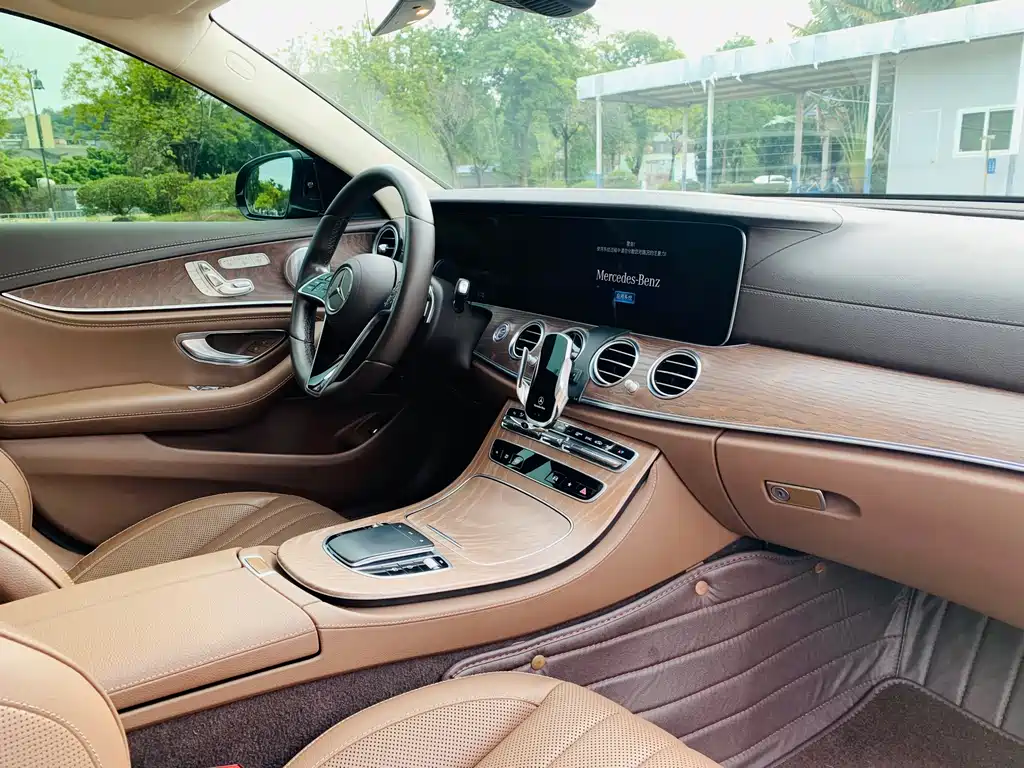 MERCEDES-BENZ E CLASS