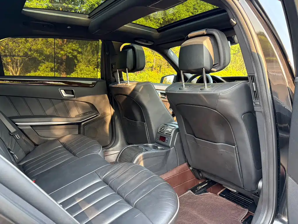 Mercedes-Benz E-Class — миниатюра 5