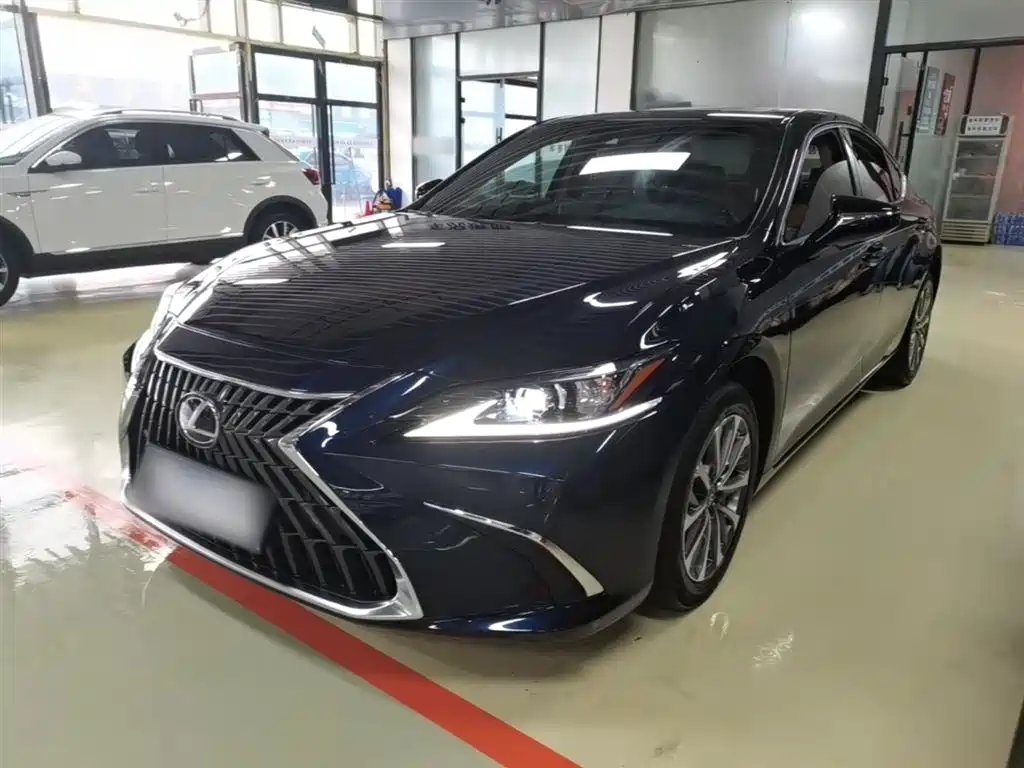 Lexus ES 2023