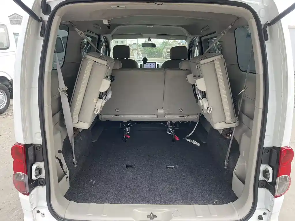 Nissan NV200 — миниатюра 9