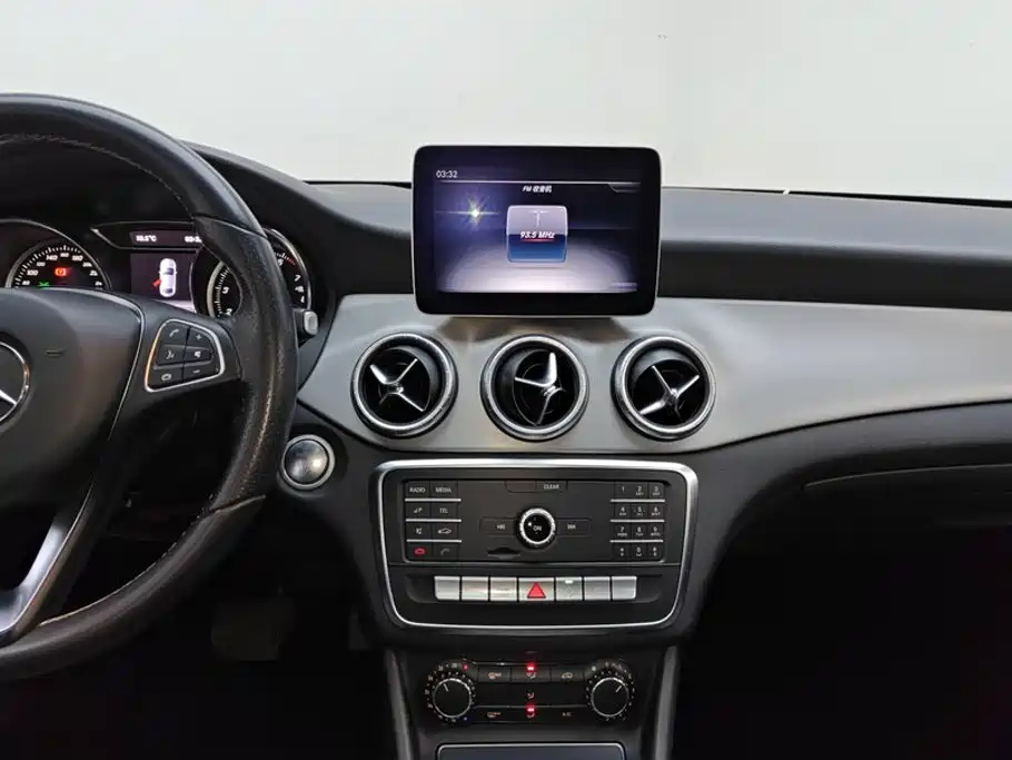 Mercedes-Benz CLA (Import) — миниатюра 13