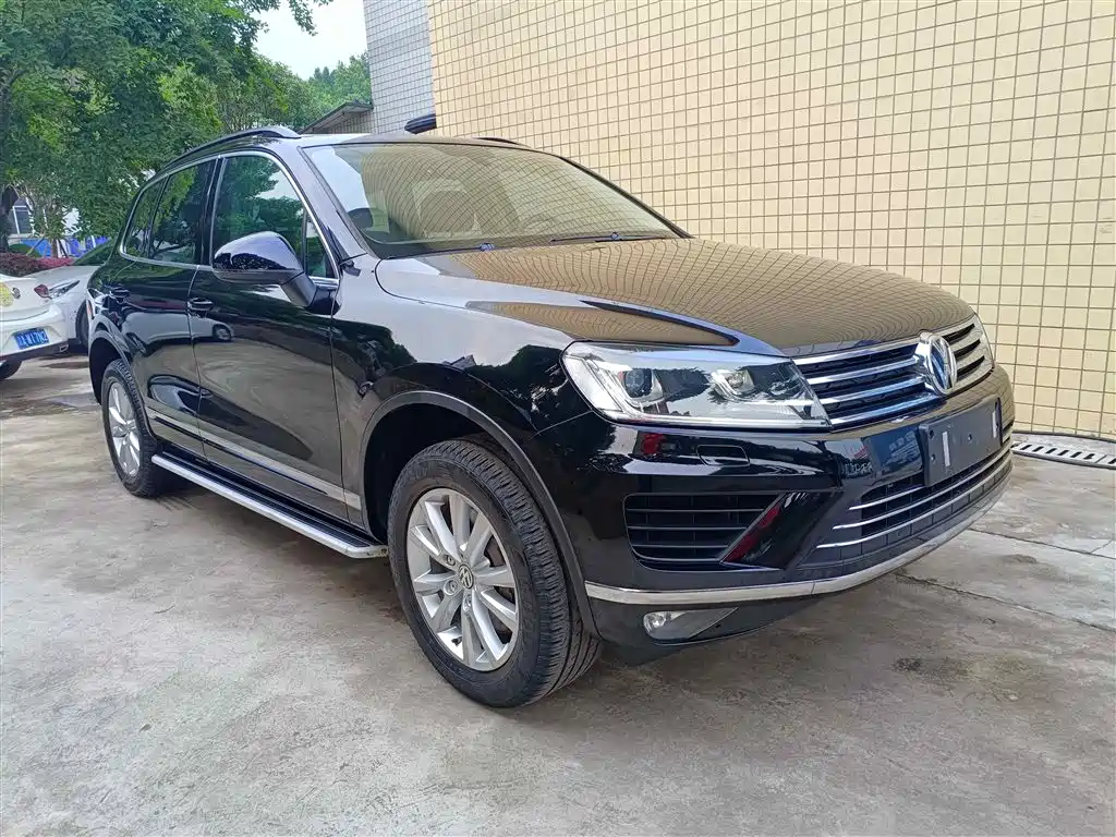 VOLKSWAGEN TOUAREG