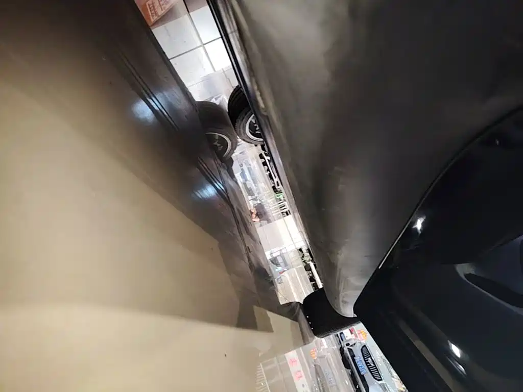 Tesla Model Y — миниатюра 21