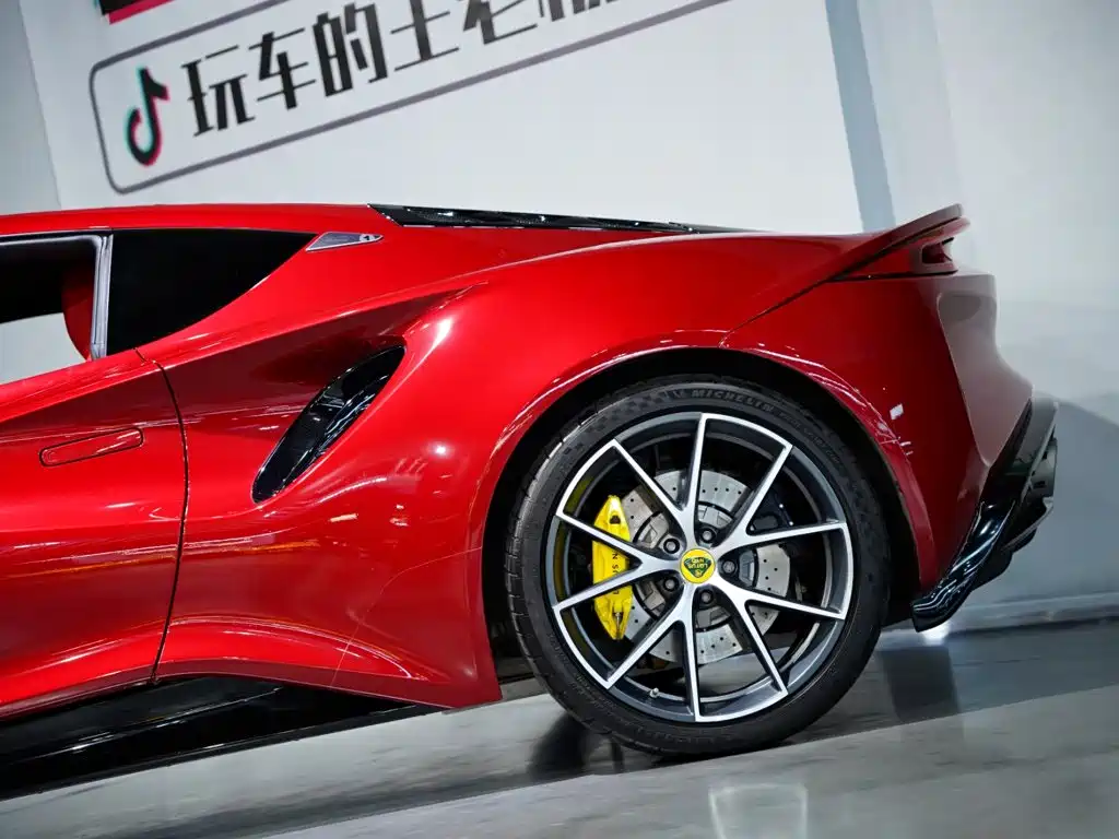 Lotus Emira — миниатюра 7