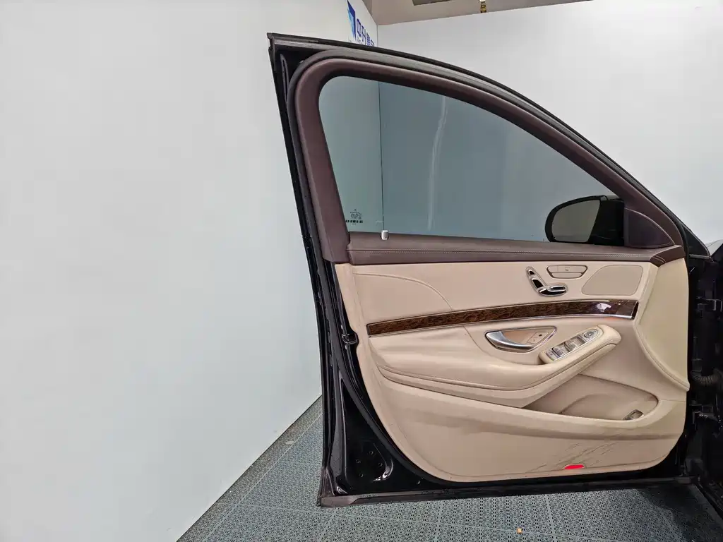Mercedes-Benz S-Class — миниатюра 13