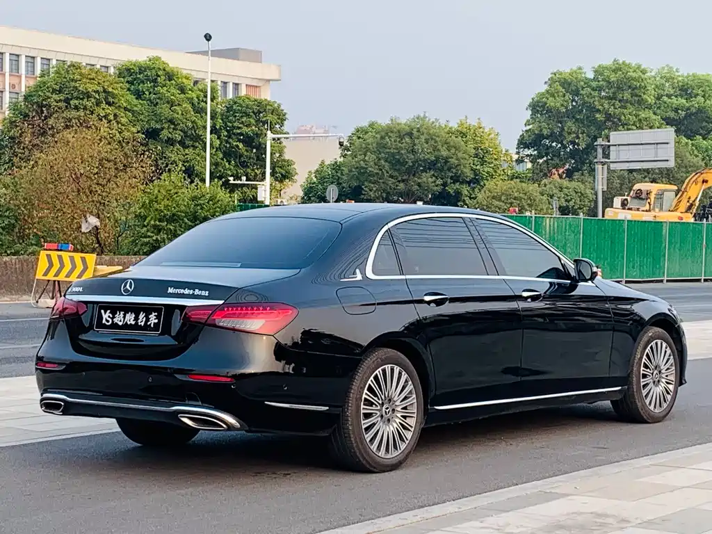 MERCEDES-BENZ E CLASS