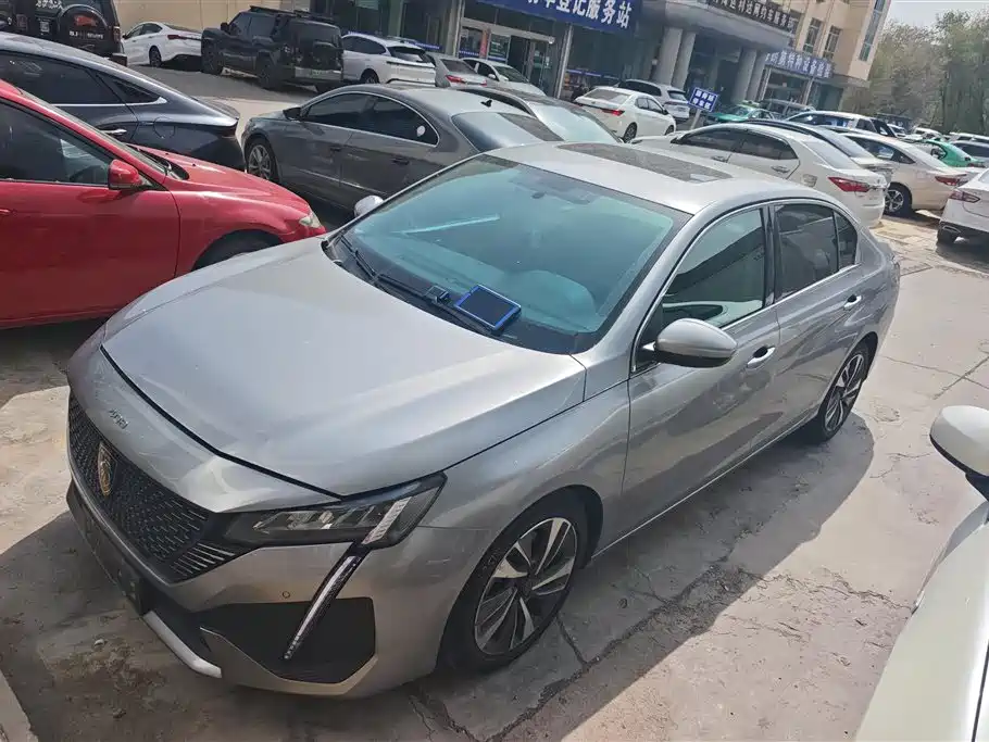 Peugeot 408 2023