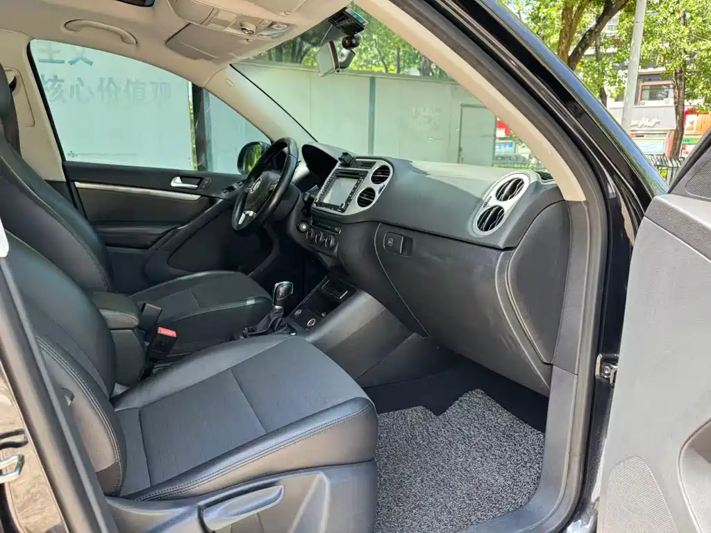 Volkswagen Tiguan 2015 1.8TSI AT