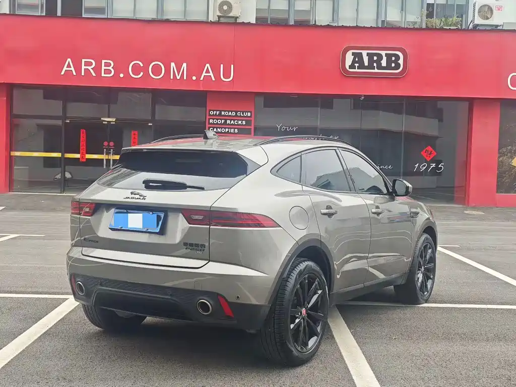 Jaguar E-PACE — миниатюра 6