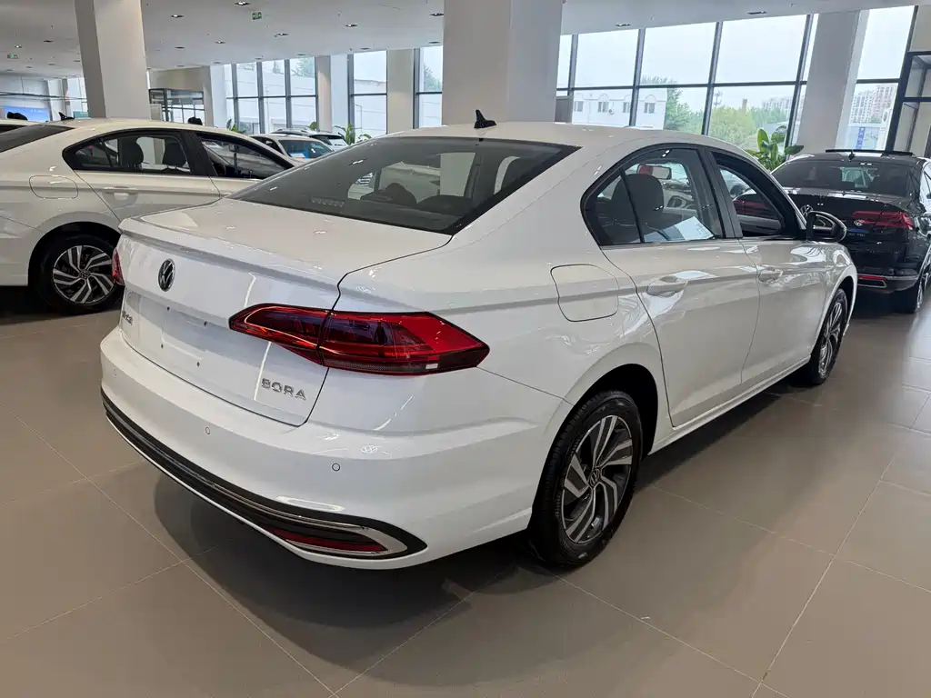 Volkswagen Bora 2026 200TSI DSG