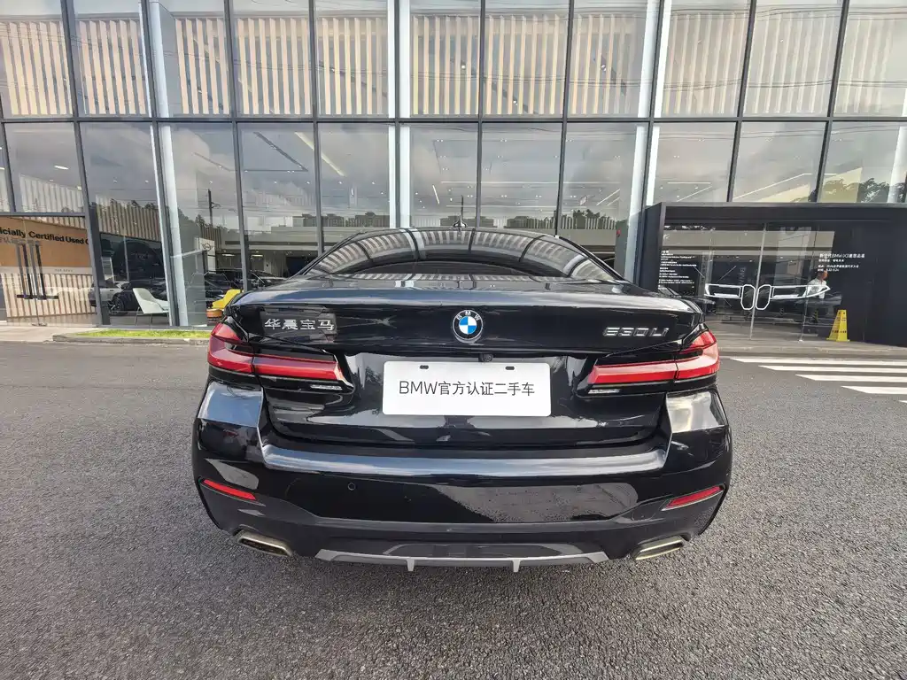 BMW 5 Series — миниатюра 12