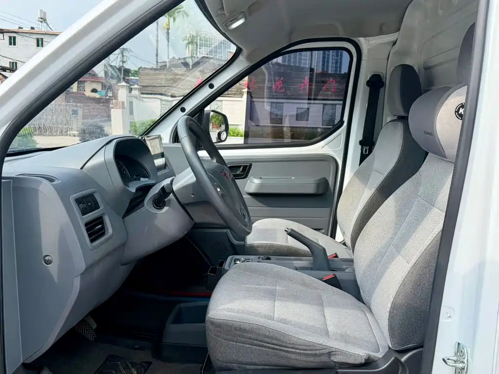 Wuling Yangguang — миниатюра 10