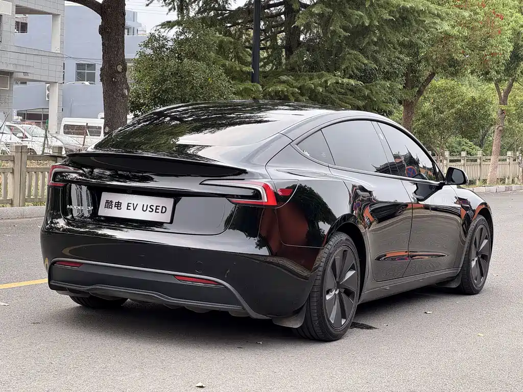 Tesla Model 3 — миниатюра 5