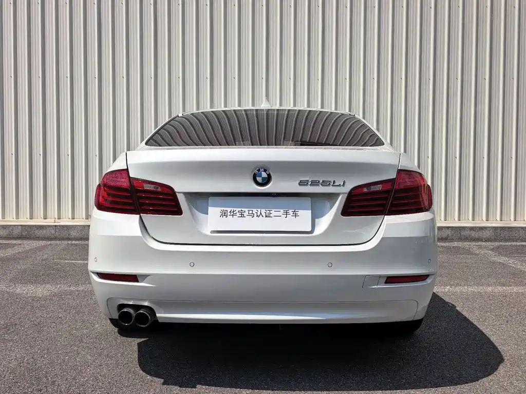BMW 5 Series — миниатюра 7