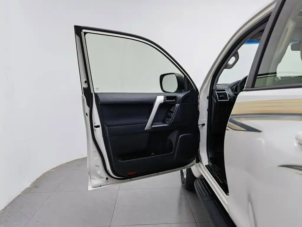 Toyota Prado — миниатюра 8
