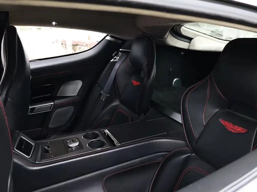 Aston Martin Rapide — миниатюра 8