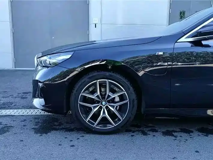 BMW i5 — миниатюра 7
