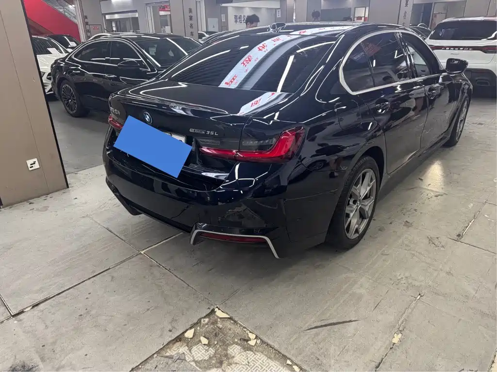 BMW i3 2025 eDrive 35 L