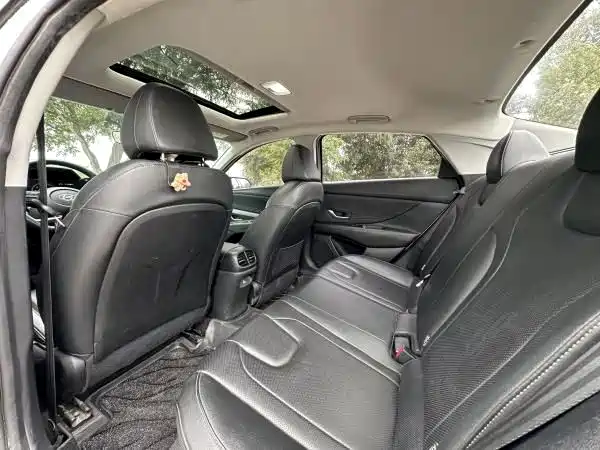 Hyundai Elantra — миниатюра 10