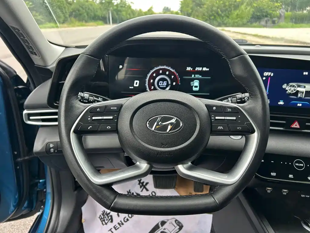Hyundai Elantra — миниатюра 11