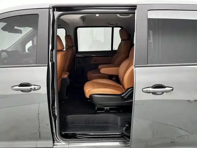 SRM Xinyuan Xiangshang V6 New Energy — миниатюра 8