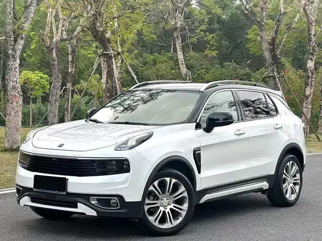 2019 Lynk & Co 01