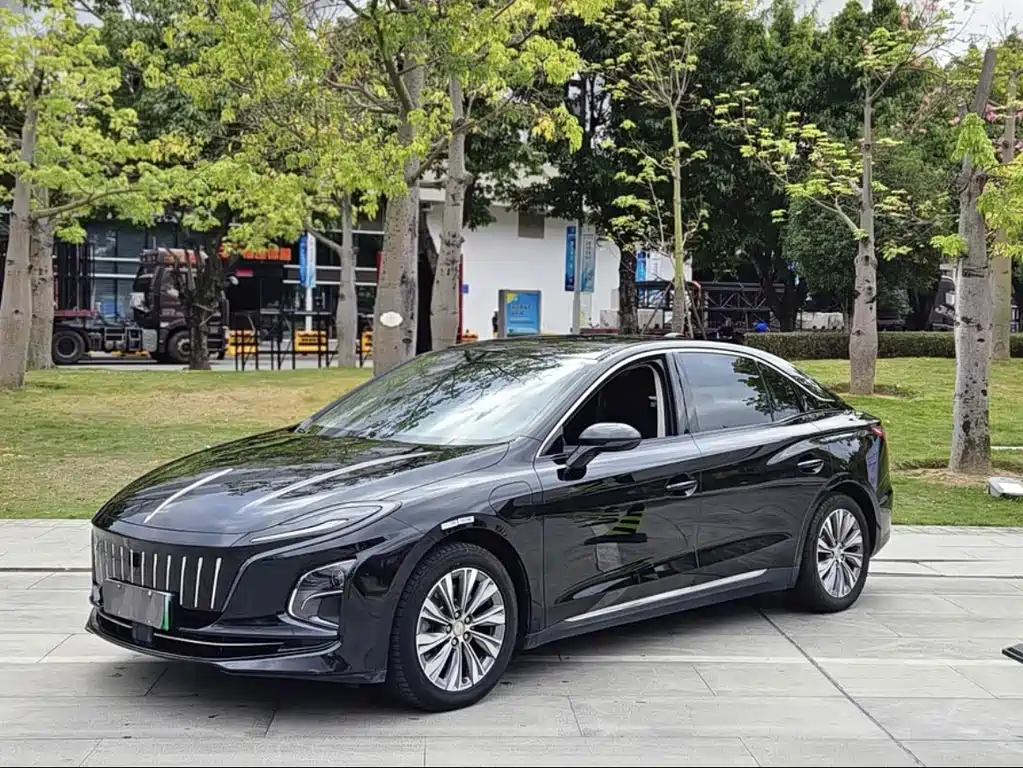 Hongqi E-QM5