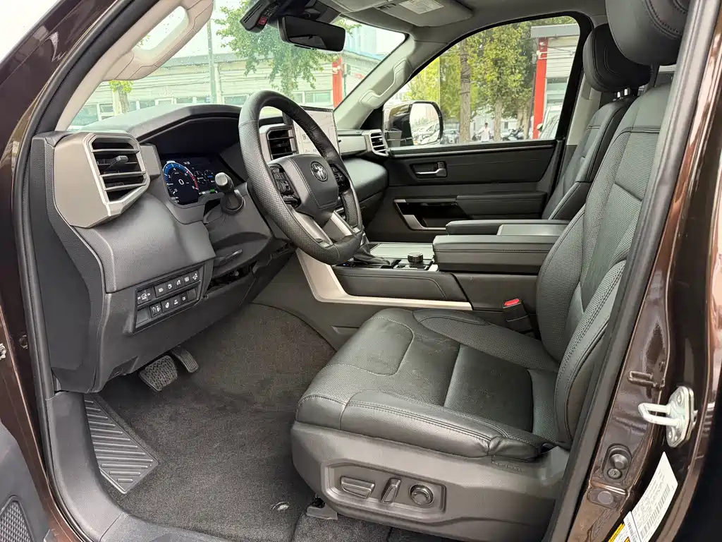 Toyota Sequoia — миниатюра 5