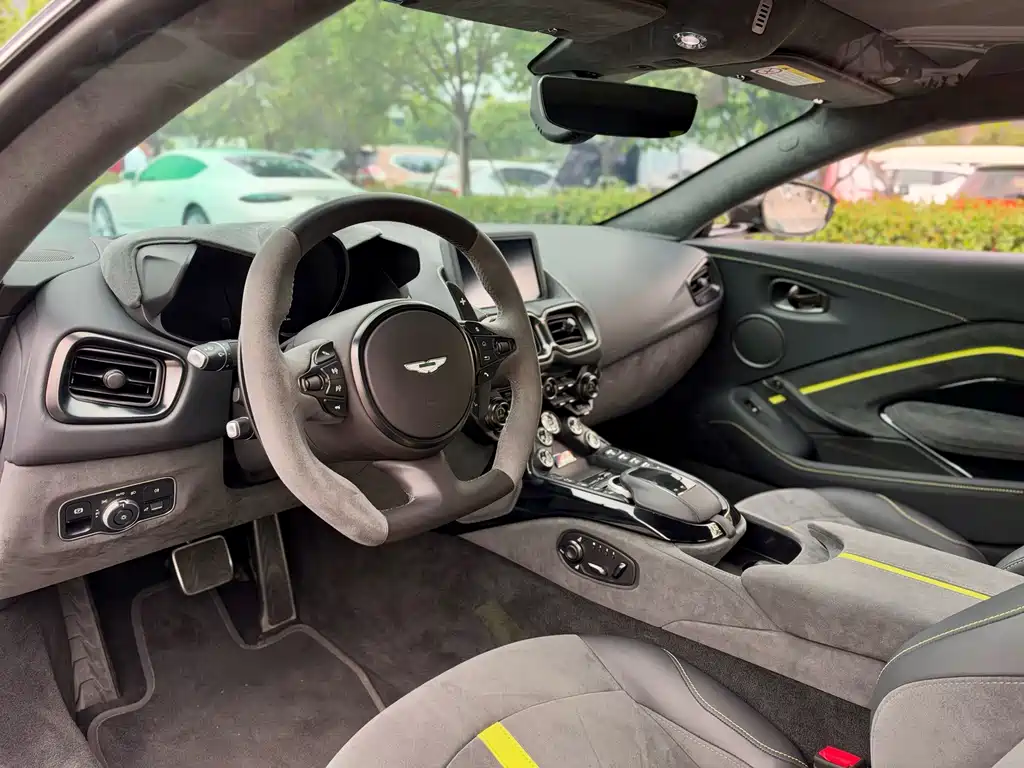 Aston Martin V8 Vantage — миниатюра 4