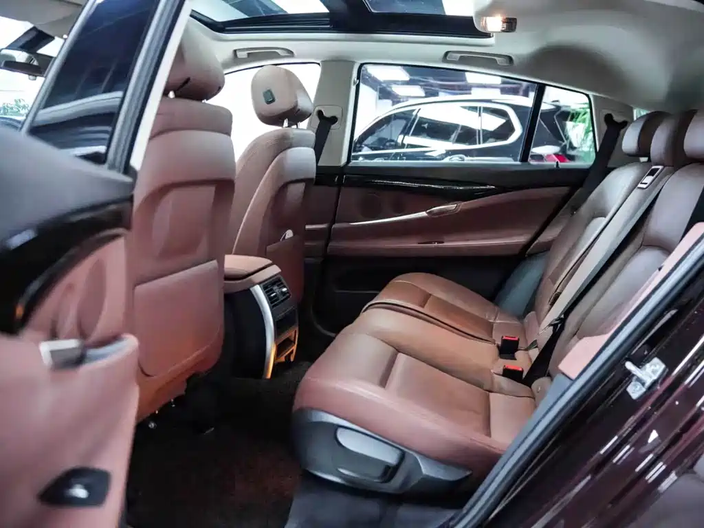 BMW 5 Series GT — миниатюра 6