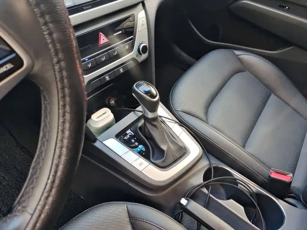 Hyundai Elantra — миниатюра 7