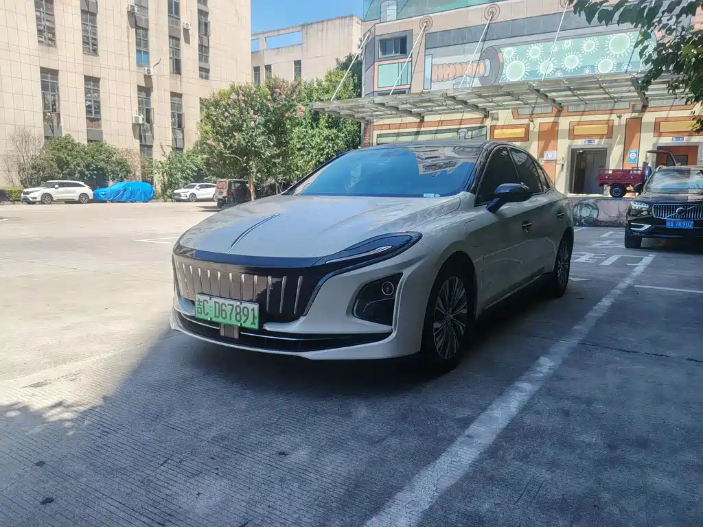 2022 Hongqi E-QM5 - zdjęcie 1 z 13