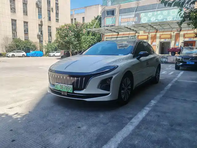 2022 Hongqi E-QM5